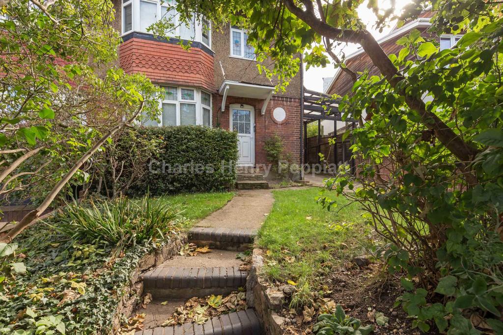Winchmore Hill Road, Southgate, N14 3 bed semidetached house £775,000