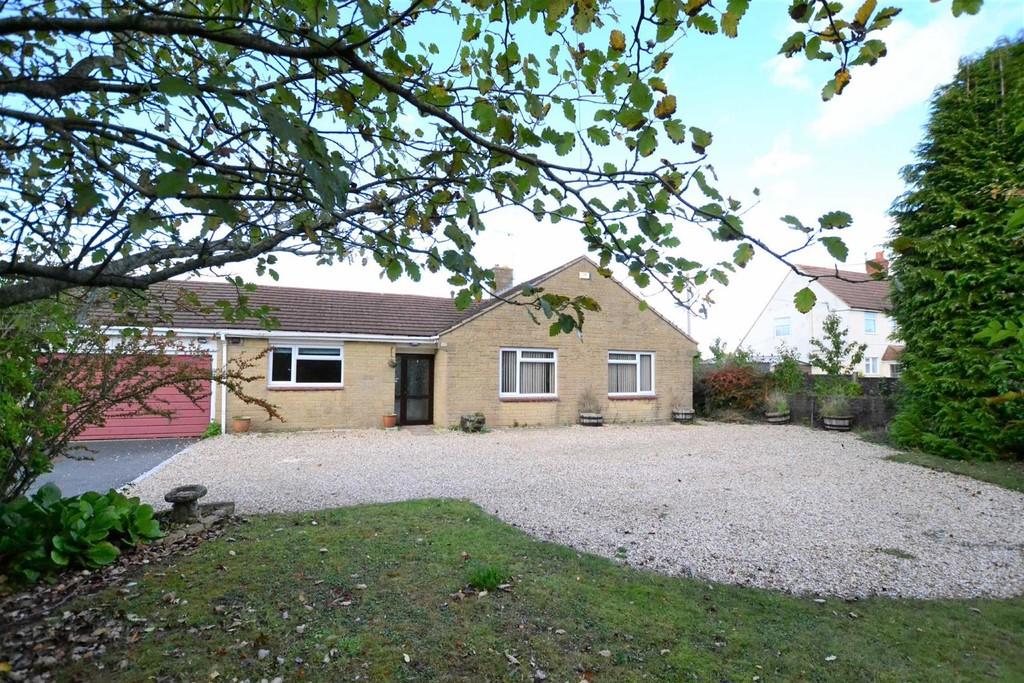 Pavenhill, Purton 3 bed detached bungalow £1,150 pcm (£265 pw)