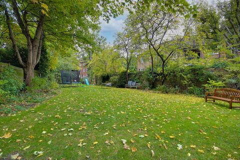 Flat 11, Albert Mansions Crouch Hill, London, N8 9RE