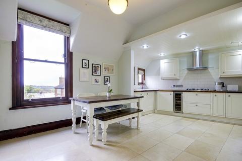 Flat 11, Albert Mansions Crouch Hill, London, N8 9RE