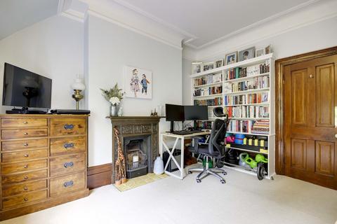 Flat 11, Albert Mansions Crouch Hill, London, N8 9RE
