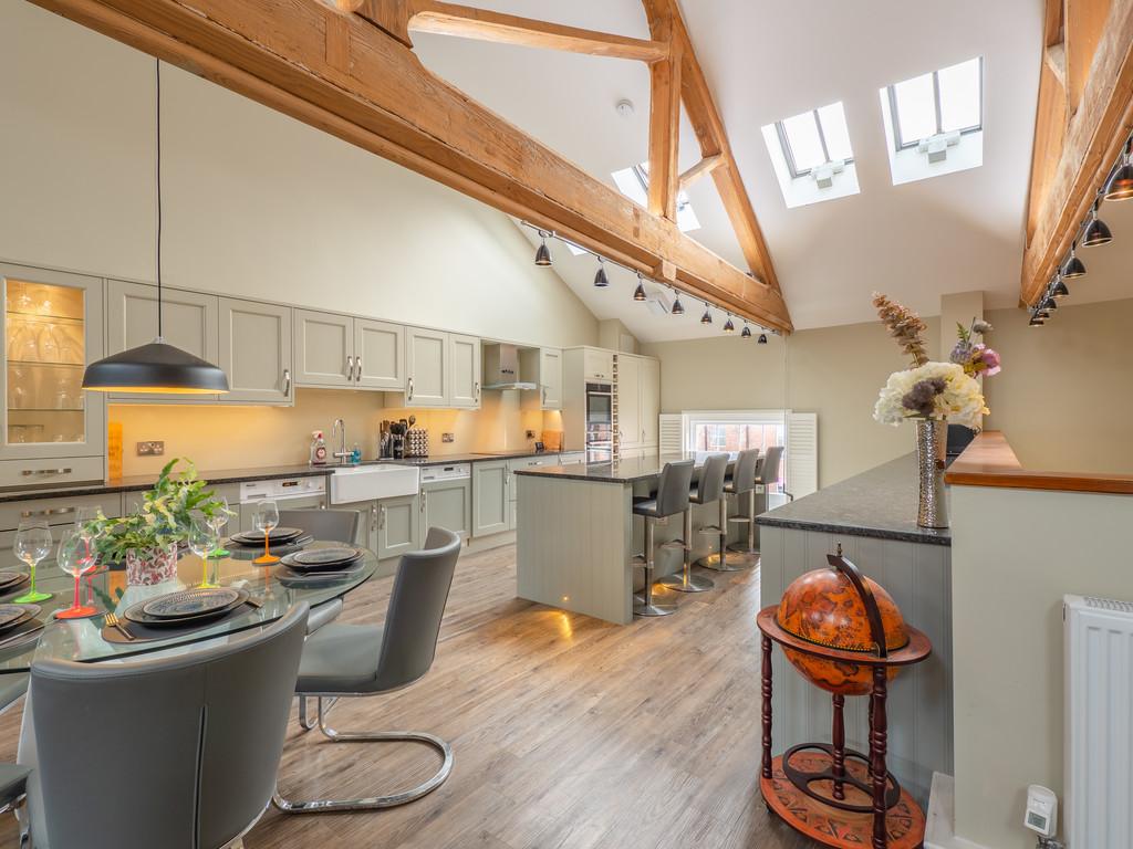 Chapel Court, Portland Street, Royal Leamington Spa 3 bed apartment £