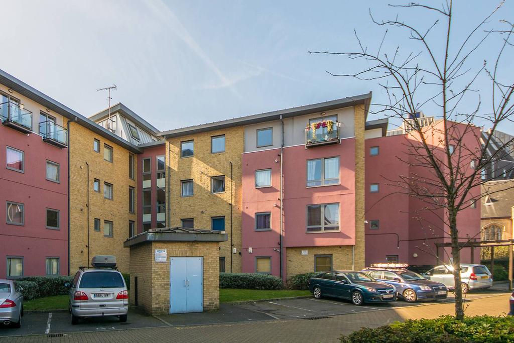 Winkfield Road, N22, Wood Green... 1 bed flat £1,400 pcm (£323 pw)