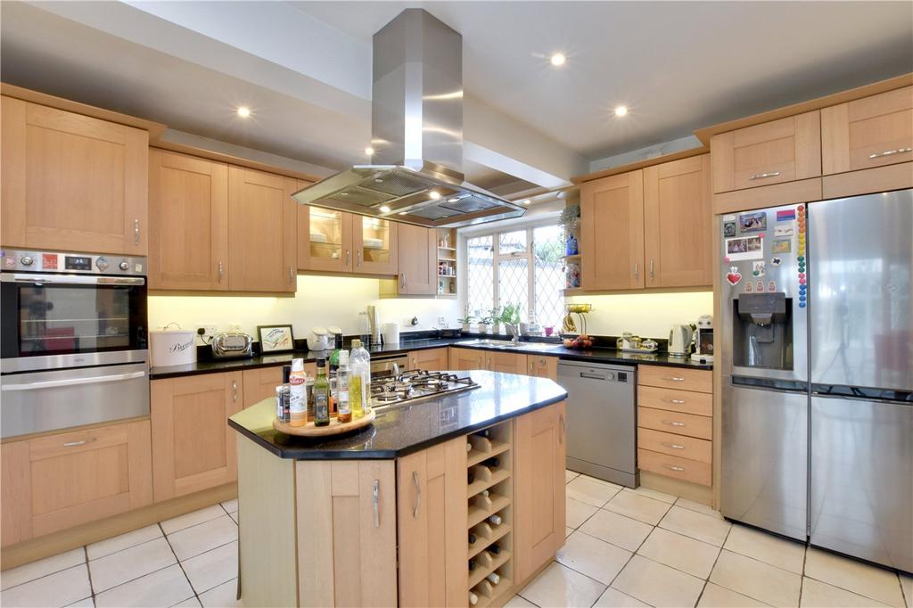 Cedarhurst Drive, Eltham, London, SE9 5 bed detached house £1,250,000