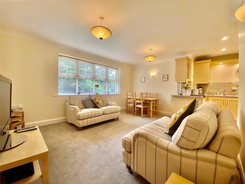 Alum Chine Road, Bournemouth, BH4 2 bed apartment £1,250 pcm (£288 pw)