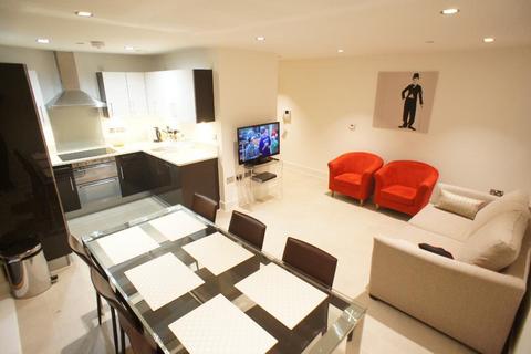 3 bedroom flat to rent, Streamlight, 9 Province Square, Docklands, London, E14 9DW