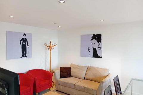 3 bedroom flat to rent, Streamlight, 9 Province Square, Docklands, London, E14 9DW