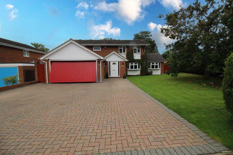 Worth, Crawley 4 bed detached house for sale £775,000