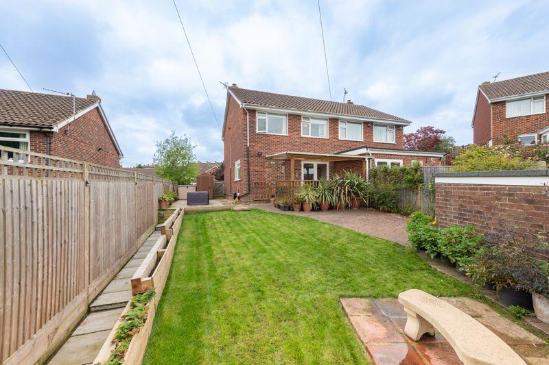 Browns Lane Uckfield 3 Bed Semi Detached House £375 000