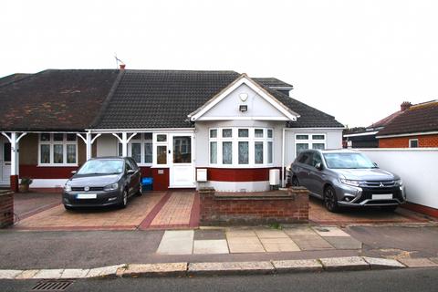 4 bedroom bungalow to rent, Oaks Lane, Newbury Park, Essex, IG2