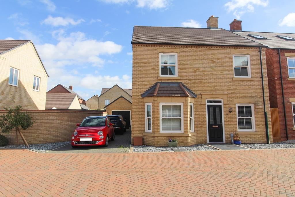 Jemmett Grove, Biggleswade, SG18 4 bed detached house - £525,000