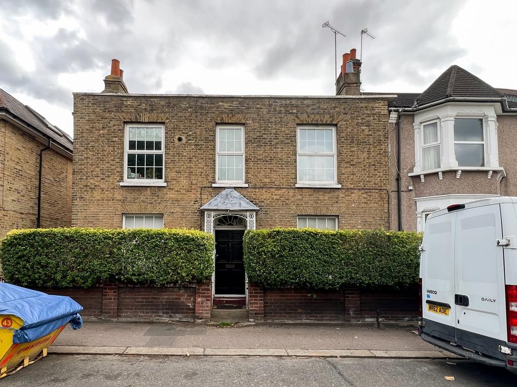 Lane, Hither Green, London, SE13 3 bed flat for sale £475,000