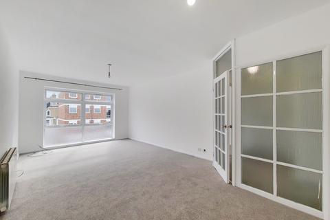 2 bedroom flat for sale - Silverdale Close, London, W7