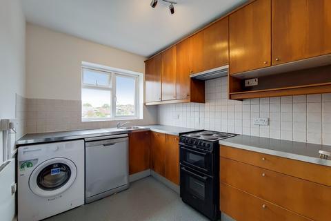 2 bedroom flat for sale - Silverdale Close, London, W7