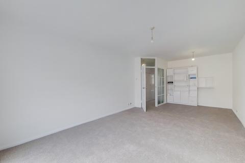 20 Silverdale Close, London, W7 3HR