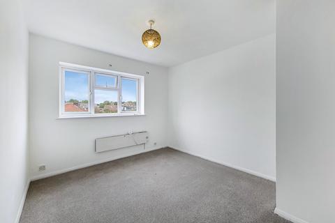 20 Silverdale Close, London, W7 3HR
