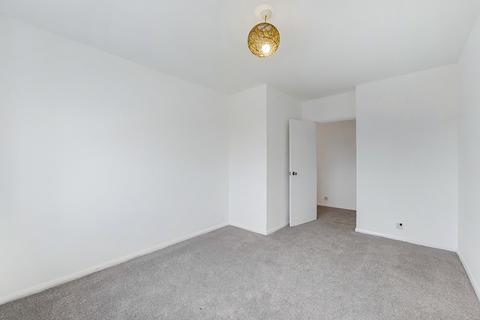 20 Silverdale Close, London, W7 3HR