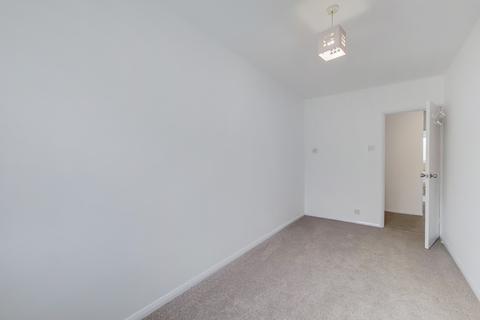 20 Silverdale Close, London, W7 3HR
