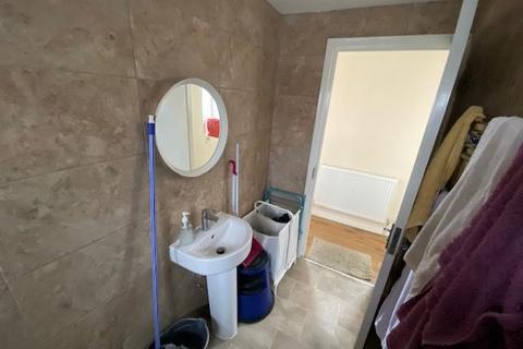 2 bedroom flat to rent, Vivian Avenue, London