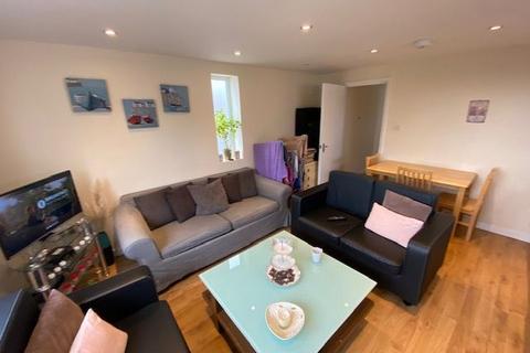 2 bedroom flat to rent, Vivian Avenue, London