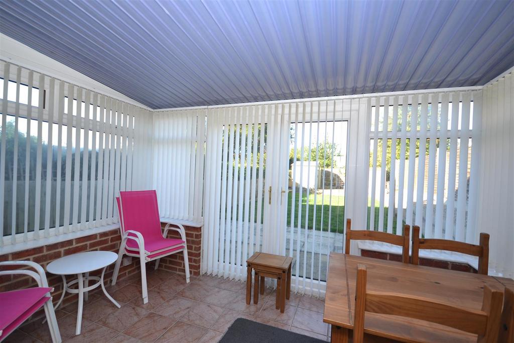 Alandale Crescent, Garforth, Leeds 3 bed semidetached house for sale