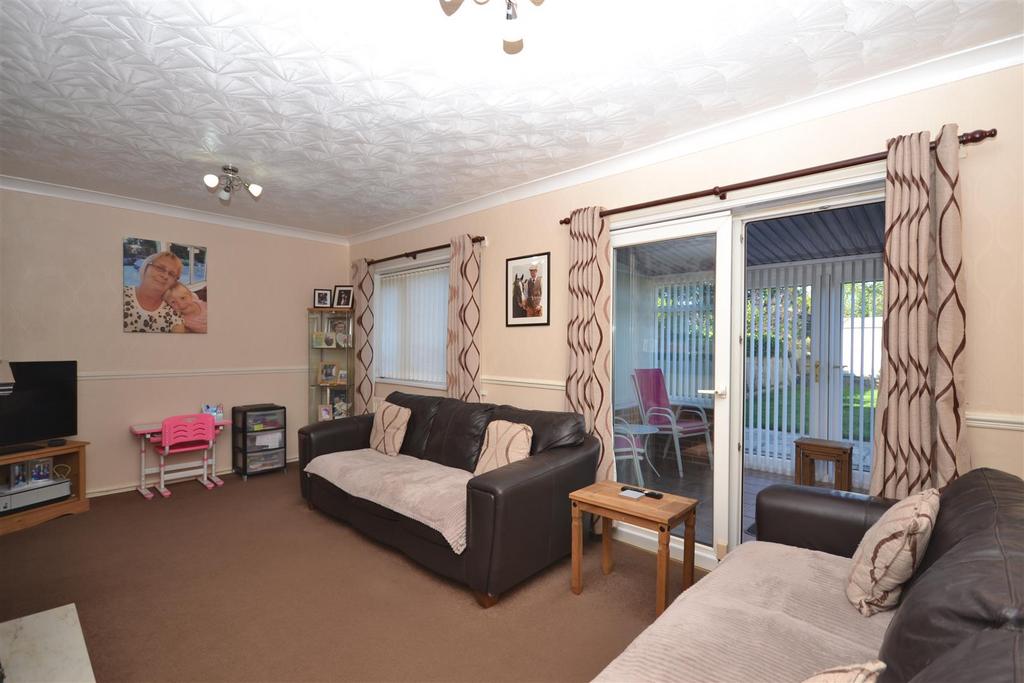 Alandale Crescent, Garforth, Leeds 3 bed semidetached house £219,995