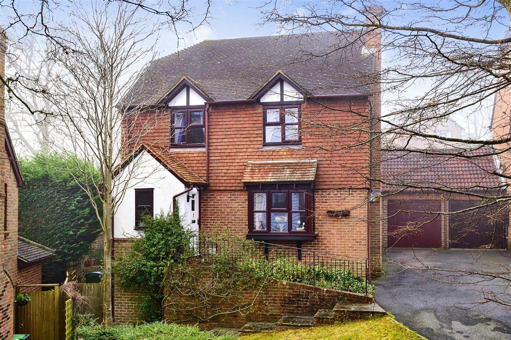 Carpinus Close, Walderslade Woods 5 bed detached house for sale £550,000