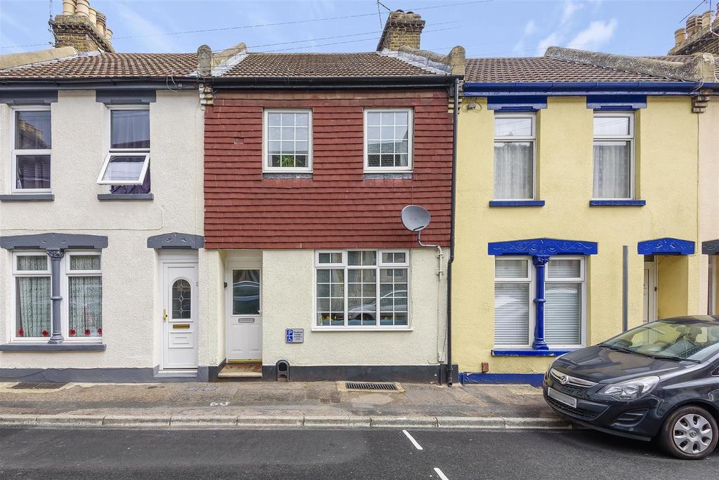 Salisbury Road, Chatham, ME4 5NW 3 bed terraced house for sale £250,000