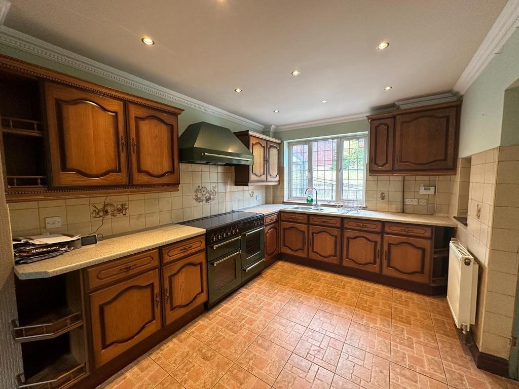 Churchill Avenue, Chatham, ME5 0JS 4 bed semidetached house for sale