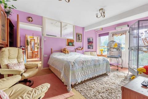 4 bedroom bungalow for sale - Edwin Road, Gillingham, ME8 0AQ