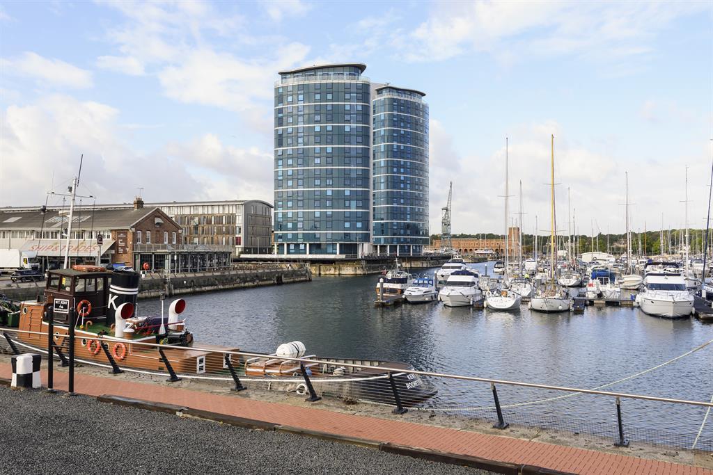 Chatham Quays, Dock Head Road, Chatham, ME4 4ZH 1 bed apartment for