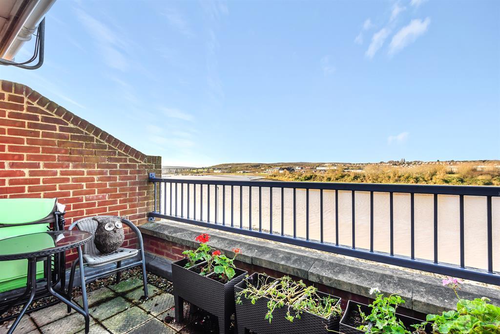 Applecross Close, Rochester 4 bed terraced house £495,000