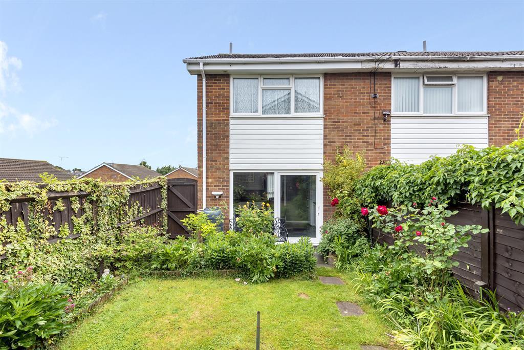 Nightingale Close, Rainham, Gillingham, ME8 8HR 2 bed semidetached