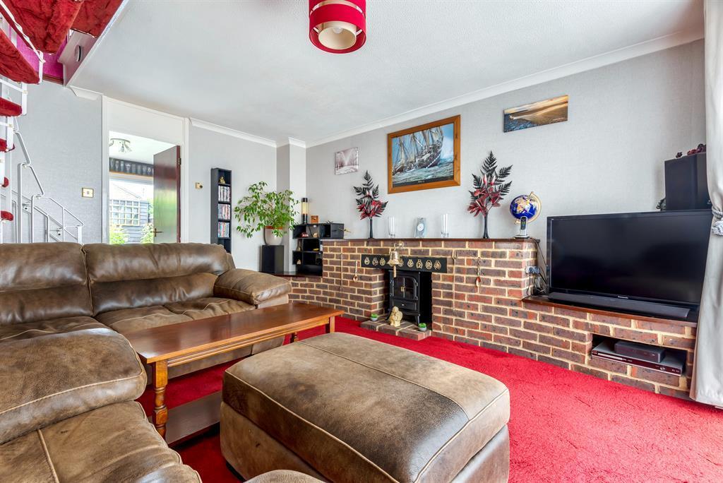Nightingale Close, Rainham, Gillingham, ME8 8HR 2 bed semidetached
