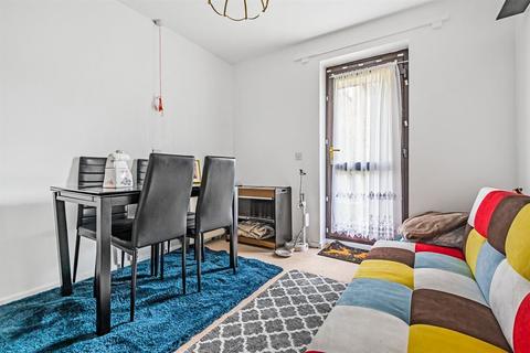 3 bedroom flat for sale - Hopewell Drive, Chatham, ME5 7NN