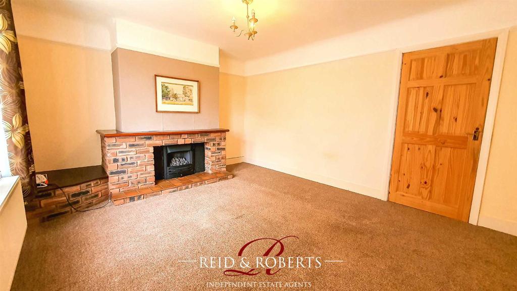Strand Crescent, Holywell 3 bed semidetached house for sale £130,000