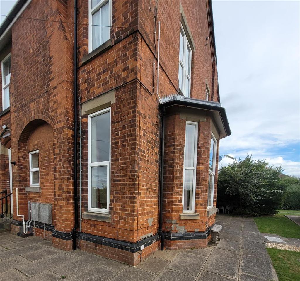 Park Road West, Sutton on Sea 1 bed flat £260 pcm (£60 pw)