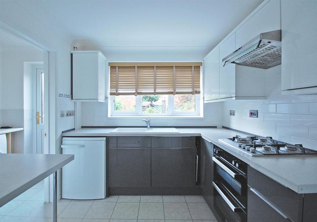 Kitchen b.jpg