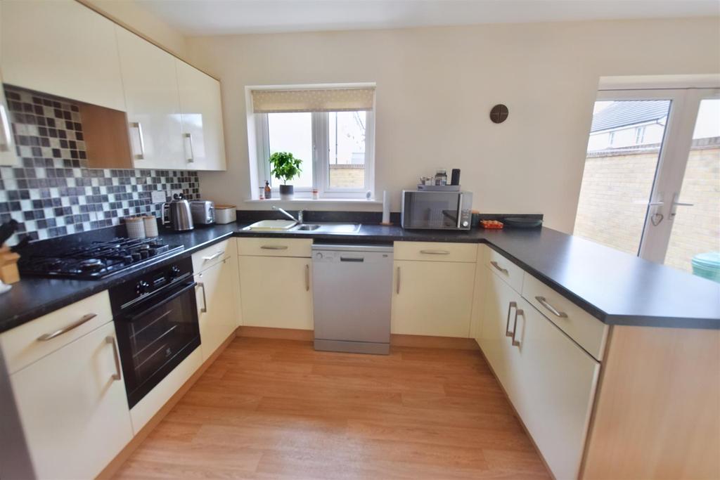 Castleton Grove, Haverfordwest 3 bed detached house for sale £260,000