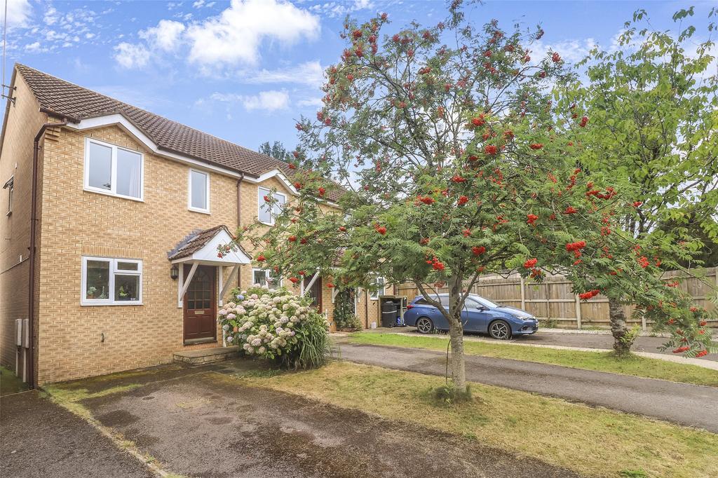 Kingsmead Close, Taunton, Somerset, TA4 2 bed terraced house for sale £240,000