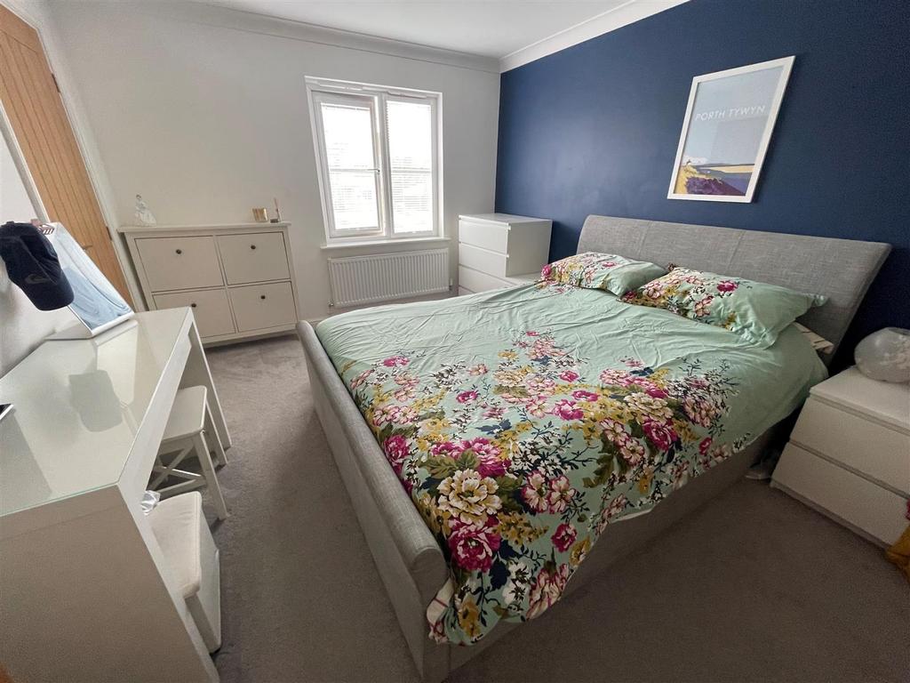 Bedroom 1: