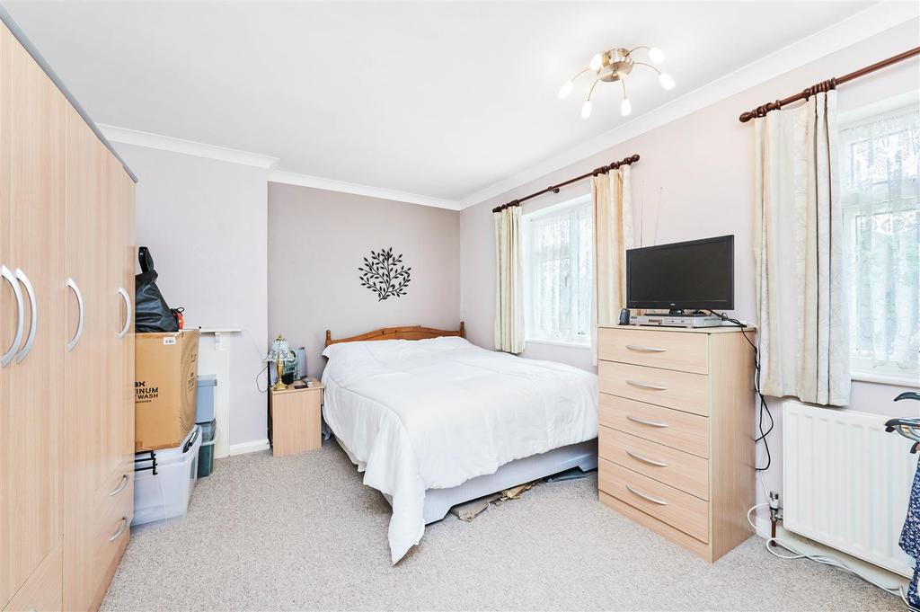 Lambert Avenue, Richmond, TW9 3 bed semidetached house £2,500 pcm (£