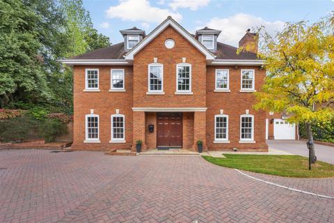 Oakview The Leigh, Kingston Upon Thames, KT2 7DS