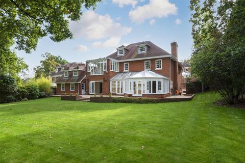 Oakview The Leigh, Kingston Upon Thames, KT2 7DS