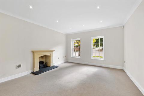 Oakview The Leigh, Kingston Upon Thames, KT2 7DS