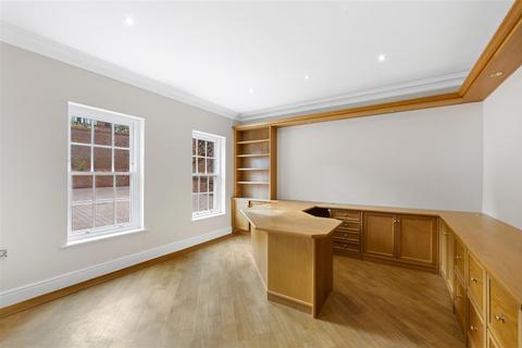 Oakview The Leigh, Kingston Upon Thames, KT2 7DS
