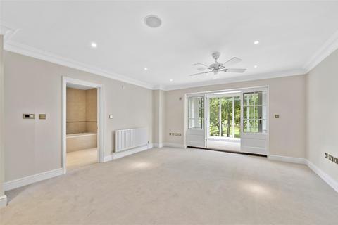 Oakview The Leigh, Kingston Upon Thames, KT2 7DS