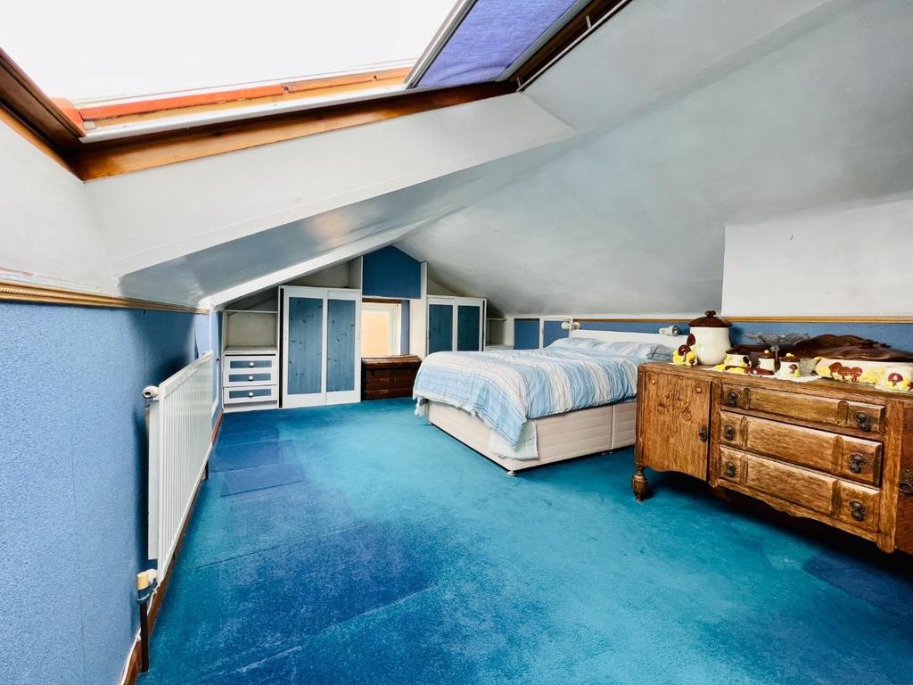 Upper floor Bedroom