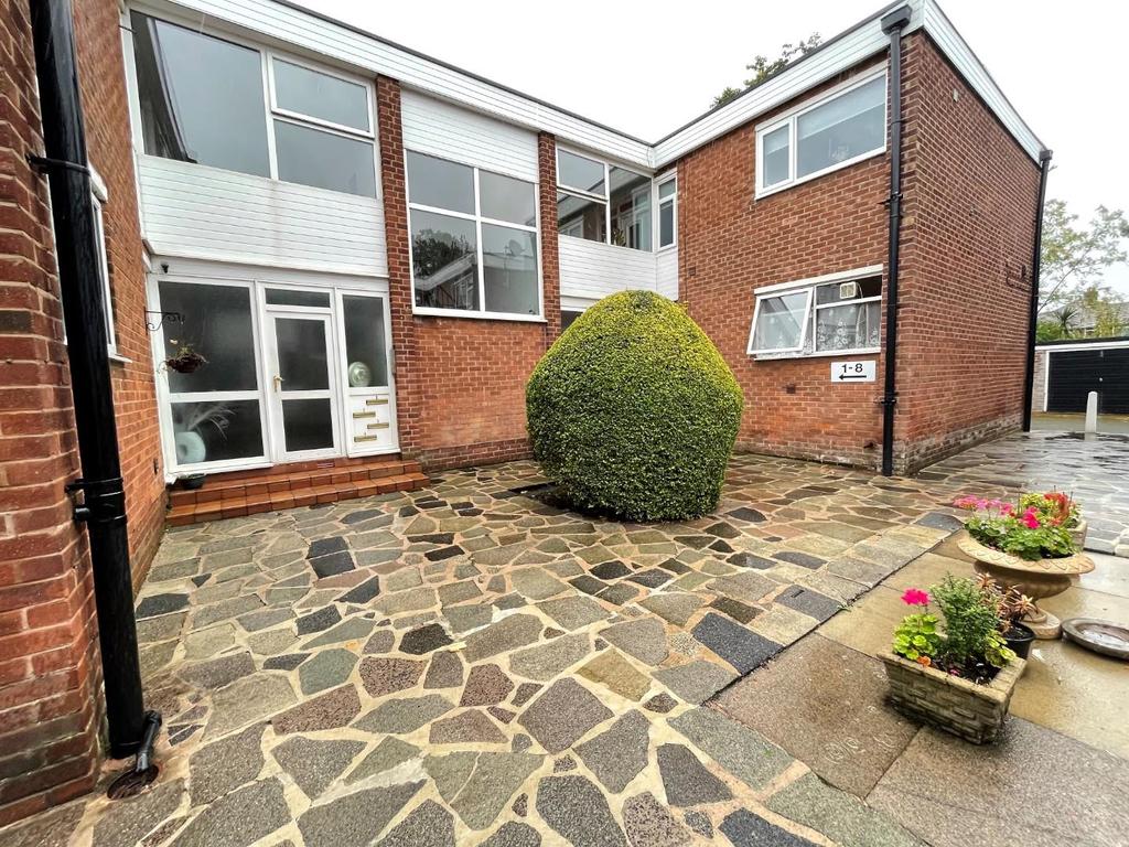 Longley Lane, Northenden 2 bed flat for sale £175,000