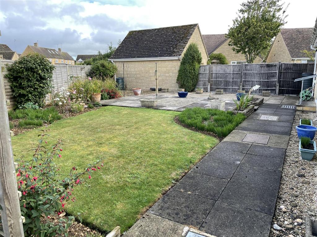 The Gorse, BourtonontheWater 2 bed detached bungalow £1,095 pcm (£